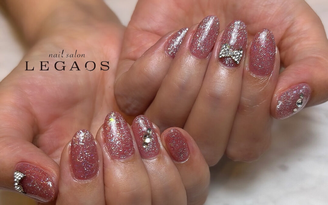 ピンクラメで指先をきらめかせて、