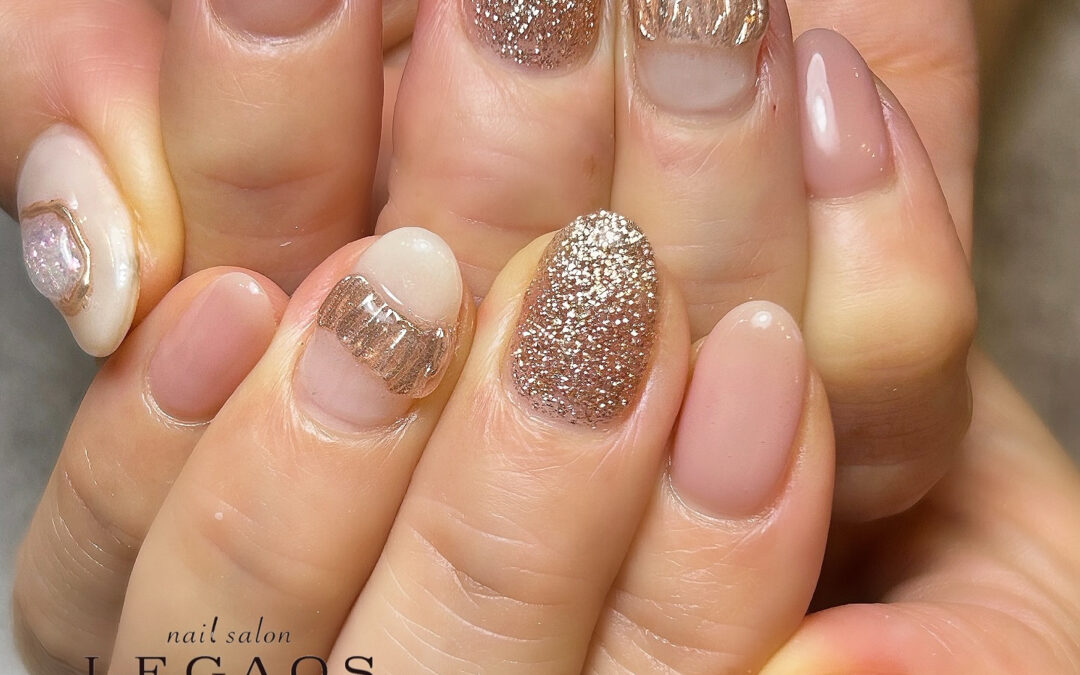 肌なじみの良いヌードカラーに