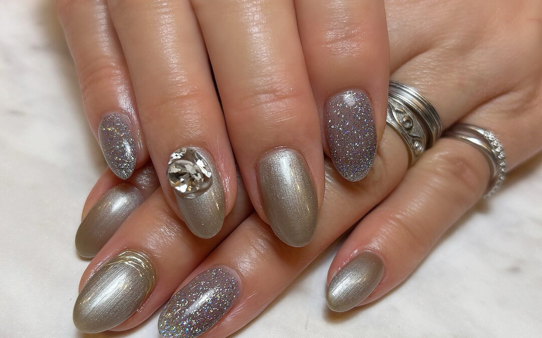 シルバーグレーネイル