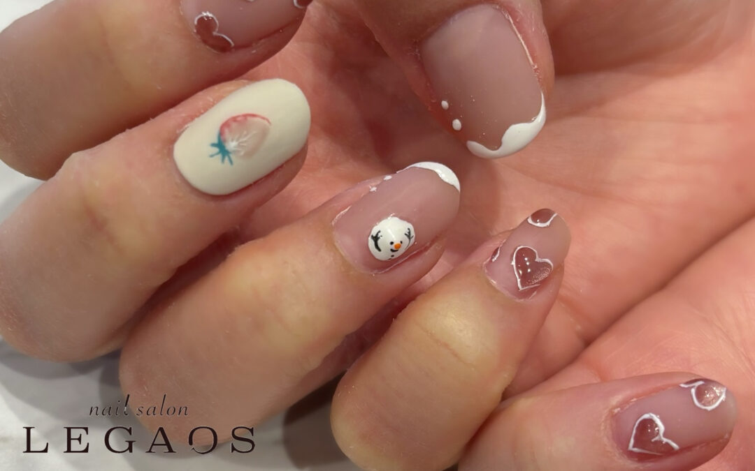 ほんのり甘い色味に、手描きアートを散りばめたデザイン